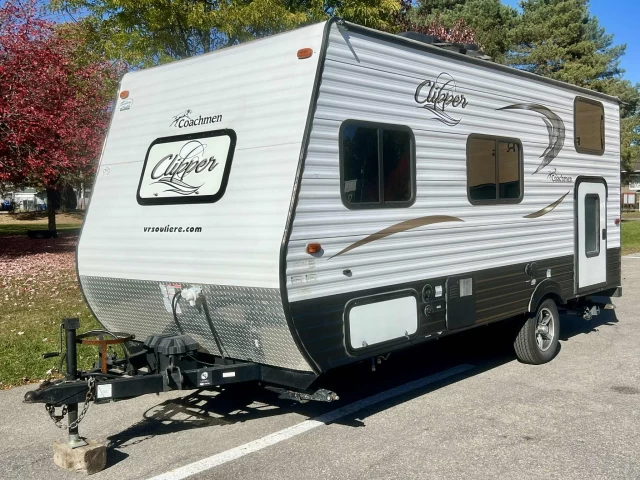 FOREST RIVER COACHMAN CLIPPER 17 BH + BUNK BEDS + COUCHE 5 PERSONNE + COULEUR MODERNE + CONDITION A1  2017