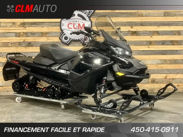 2023 BRP SKI-DOO RENEGADE ADRENALINE 900 ACE ITC 137'' + SEULEMENT 5308 KM + ROLLERSKI + CONDITION IMPECCABLE A1 