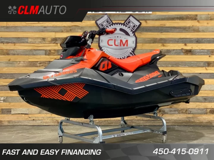 2021 BRP SEA-DOO SPARK TRIXX 3UP + IBR + VTS + AUDIO PREMIUM PORTABLE + SEULEMENT 66 HR + COFFRE AVANT 