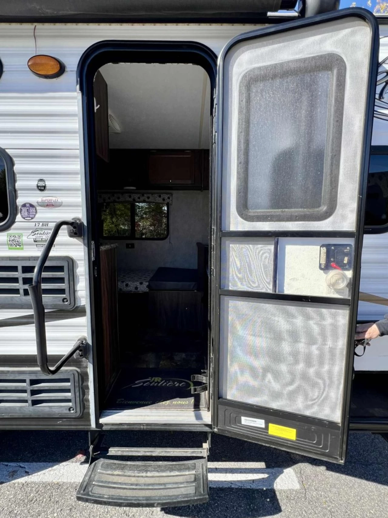 2017 FOREST RIVER COACHMAN CLIPPER 17 BH + BUNK BEDS + COUCHE 5 PERSONNE + COULEUR MODERNE + CONDITION A1  Image principale