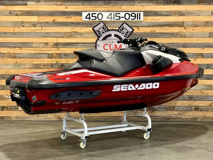 2024 BRP SEA-DOO RXP-X 325 HP + IBR + VTS + AUDIO PREMUIM + ENSEMBLE TECHNOLOGIE + SEULEMENT 4 HR + RARE & IMPECCABLE A1 