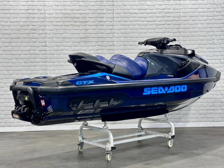 2026 BRP SEA-DOO GTX 230 H.P + IBR + VTS + IDF + ENSEMBLE TECHNOLOGIE + AUDIO + 3 PASSAGERS + 4 HR SEULEMENT + RARE & A1 