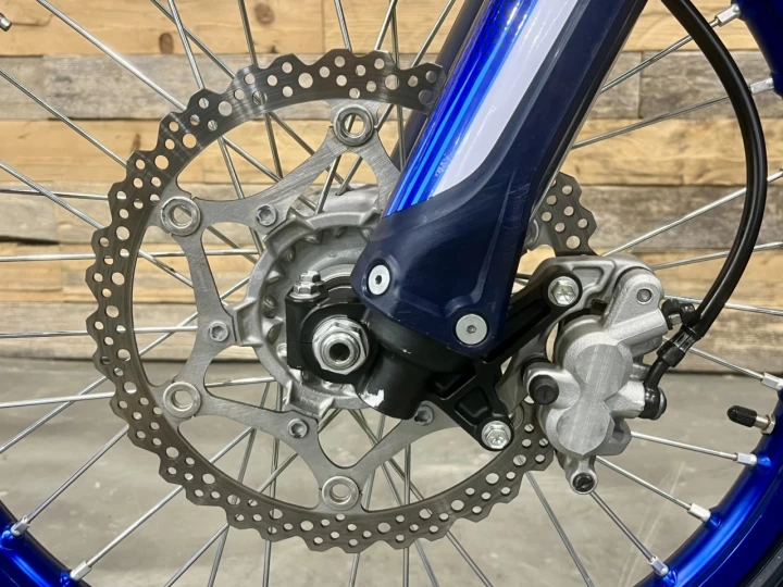 2025 YAMAHA YZ 450F EFI + 4 TEMPS + SEULEMENT 21 HR + RARE & CONDITION A1 