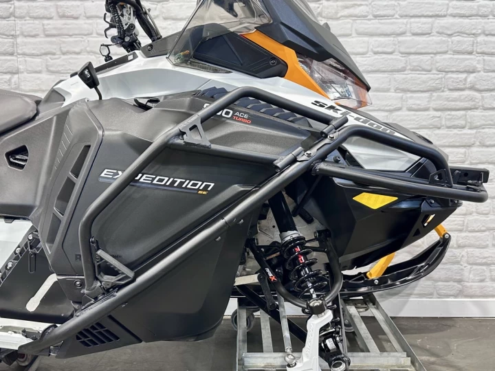 2023 BRP SKI-DOO EXPEDITION S.E = SPECIAL EDITION 900 ACE TURBO EFI 130 HP WT = WIDE TRACK 154'' X 20'' + BANC PASSAGER + 7555 KM + COULEUR RARE & A1 
