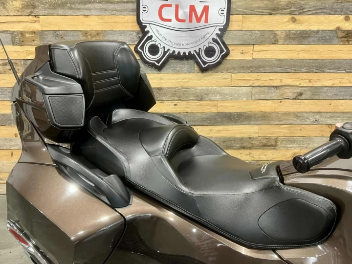2013 BRP CAN-AM SPYDER RT LIMITED SE-5 (SEMI-AUTOMATIQUE) + SEULEMENT 45618 KM + COULEUR RARE & CONDITION A11 