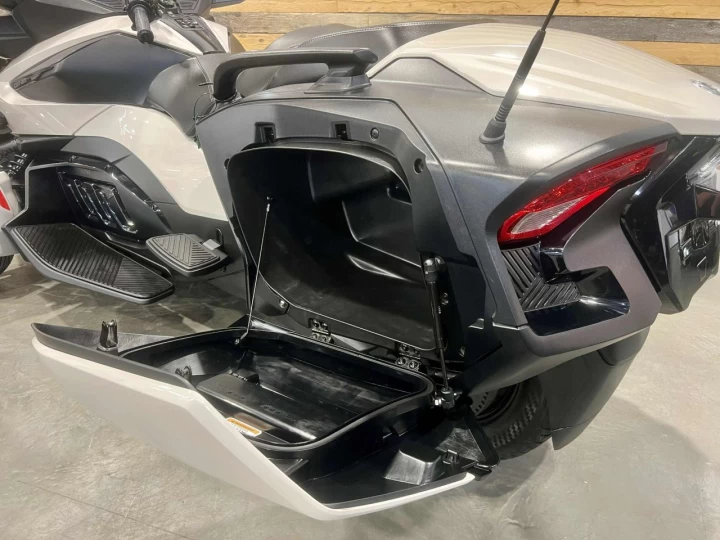 2020 BRP CAN-AM SPYDER RT SE-6 (SEMI-AUTOMATIQUE) + 56770 KM + COULEUR ET MODELE RARE + CONDITION A1 
