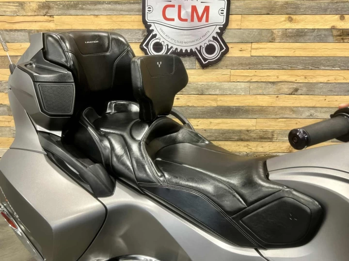 2014 BRP CAN-AM SPYDER RT LIMITED SE-6 (SEMI-AUTOMATIQUE) + ROTAX 1330 cc ACE EFI + SEULEMENT 37938 KM + GPS ZUMO + ENSEMBLE CHROME 