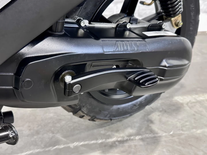2026 ADLY SCOOTER BULLSEYE GTC 50 cc + 2 TEMPS + NEUF 0 KM + EN INVENTAIRE & LIVRAISION RAPIDE 