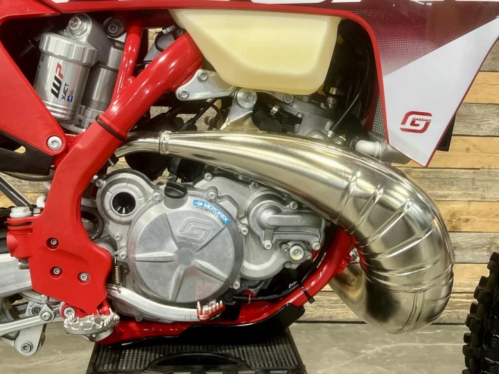 2023 GASGAS EC 300 EFI + 2 TEMPS A INJECTION D'HUILE + DEMARREUR ELECTRIQUE + SEULEMENT 20 HR + RARE & A1 