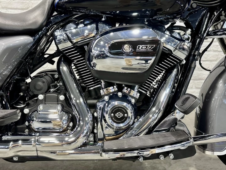 2022 HARLEY DAVIDSON FLHR ROAD KING 107 p.c = 1746 cc EFI + SEULEMENT 29173 KM + RARE & A1 