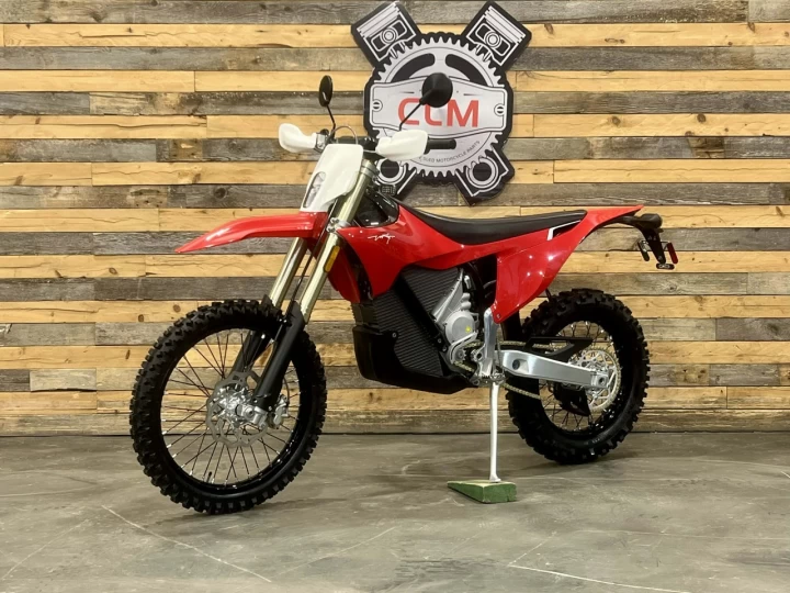 2025 STARK FUTURE VARG EX 60 HP @ 80 HP + LÉGALE SUR LA ROUTE + NEUF 0 KM + GARANTIE 2 ANS 