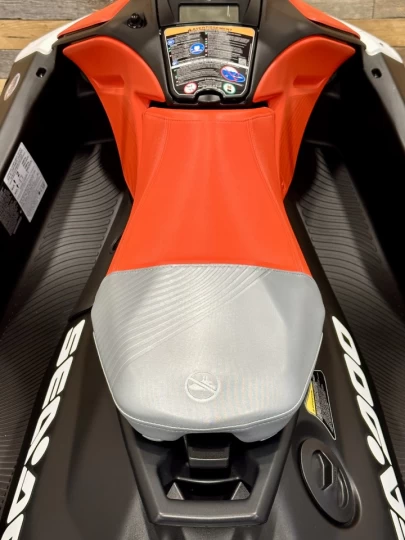2024 BRP SEA-DOO SPARK TRIXX + IBR + VTS + PREMIUM AUDIO + MODE TRIXX + 12 HR SEULEMENT + COULEURES RARE & A1 