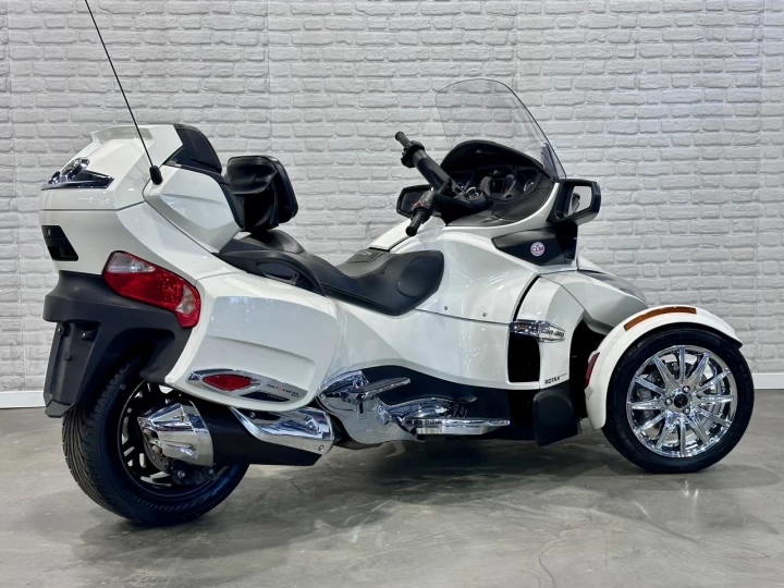2013 BRP CAN-AM SPYDER RT LIMITED SE-5 (SEMI-AUTOMATIQUE + ENSEMBLE CHROME + DOSSIER + 43092 KM + RARE & A1 