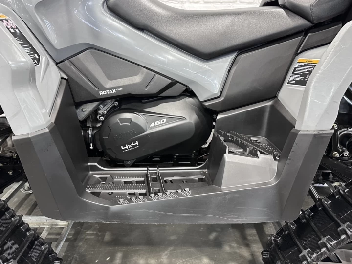 2021 BRP CAN-AM OUTLANDER MAX 450 EFI + DPS + 4WD + 945 KM + VRAI VTT 2 PASSAGERS LÉGALE EN SENTIER FÉDÉRÉE + RARE & A1 