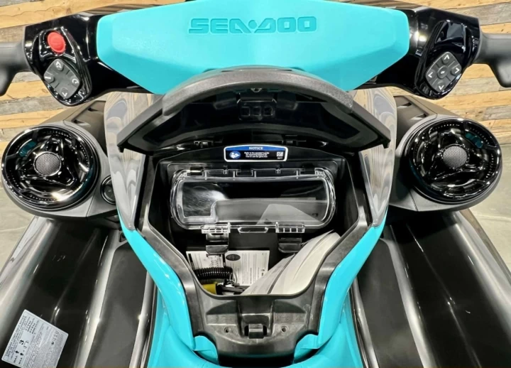 2025 BRP SEA-DOO GTR 230 H.P + IBR + VTS + AUDIO PREMIUM + 3 PASSAGERS + SEULEMENT 59 HR + RARE & A1 