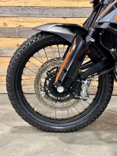2021 KTM 890 ADVENTURE + A.B.S + BEAUCOUP D'ÉQUIPEMENTS INCLUS $$$ + 18595 KM + RARE & A1 
