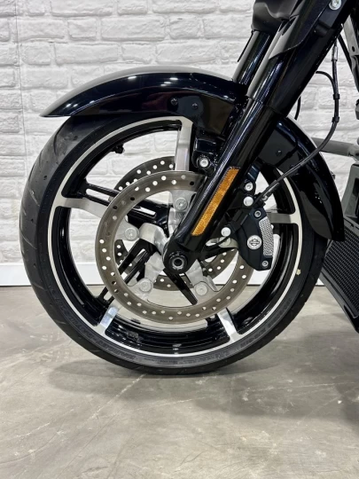 2024 HARLEY DAVIDSON FLHX STREET GLIDE 117 p.c = 1923 cc EFI + ECRAN 12'' GPS + BAS KM 5543 KM + COULEUR RARE & A1 