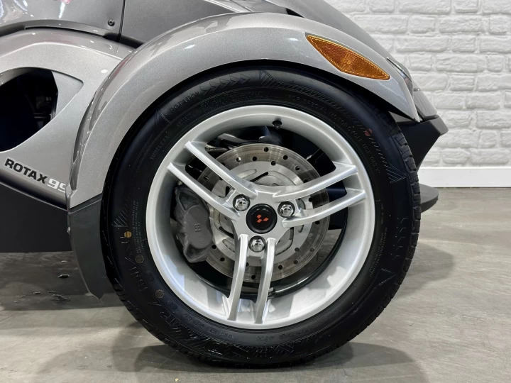 2011 BRP CAN-AM SPYDER RS - ROADSTER SE-5 (SEMI-AUTOMATIQUE) SEULEMENT 29289 KM + RARE & IMPECCABLE A1 