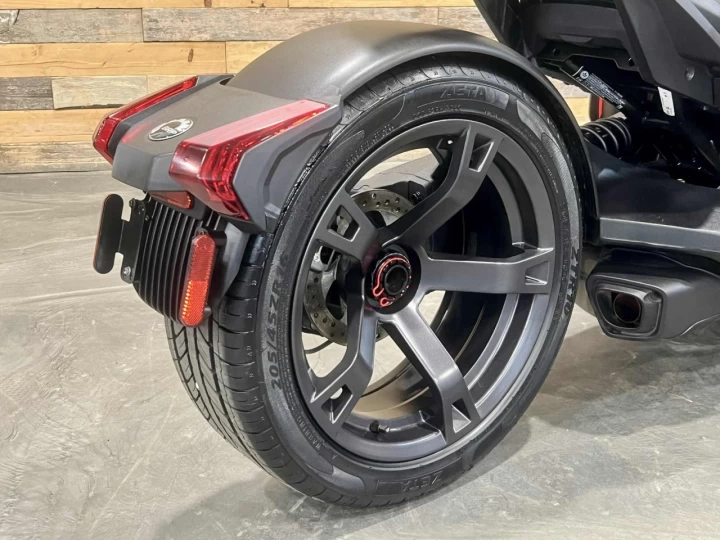 2019 BRP CAN-AM RYKER 600 ACE EFI + PARE-BRISE + COFFRE DE STORAGE + DAMPER + 23714 KM 