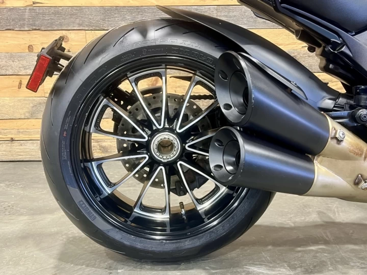 2017 DUCATI DIAVEL 1198 EFI + EDITION DARK + 42259  KM + PNEU 240 mm ARRIERE NEUF 0 KM + RARE & CONDITION A1 