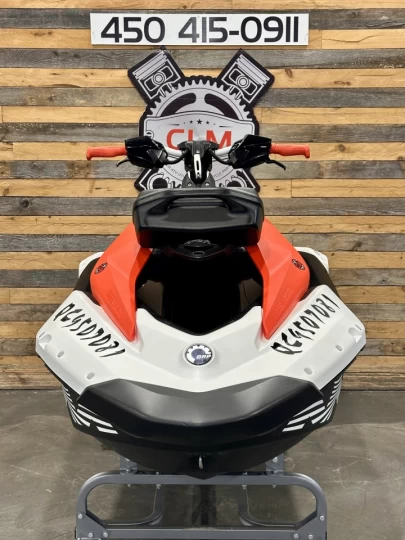 2024 BRP SEA-DOO SPARK TRIXX + IBR + VTS + PREMIUM AUDIO + MODE TRIXX + 12 HR SEULEMENT + COULEURES RARE & A1 