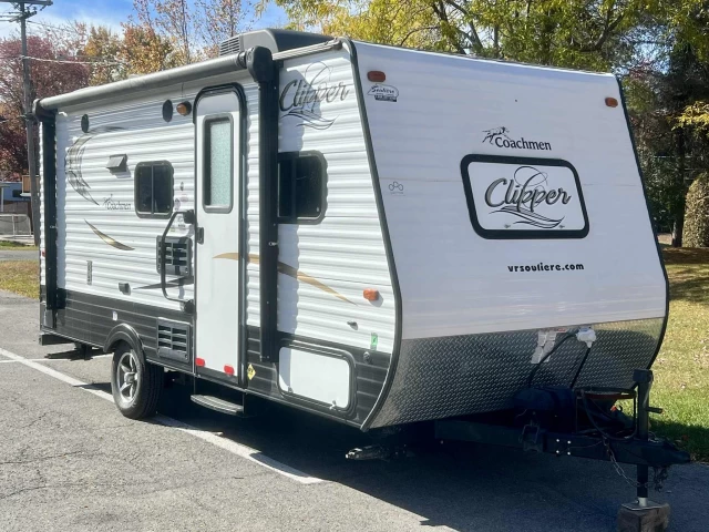 FOREST RIVER COACHMAN CLIPPER 17 BH + BUNK BEDS + COUCHE 5 PERSONNE + COULEUR MODERNE + CONDITION A1  2017