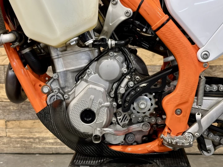 2022 KTM 350 XC-F EFI + 4 TEMPS + SEULEMENT 22 HR + BEAUCOUP D'OPTIONS $$$ INCLUSES + A1 