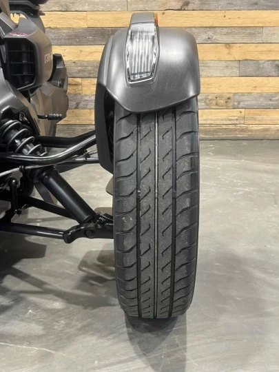 2019 BRP CAN-AM RYKER 600 ACE EFI + PARE-BRISE + COFFRE DE STORAGE + DAMPER + 23714 KM 