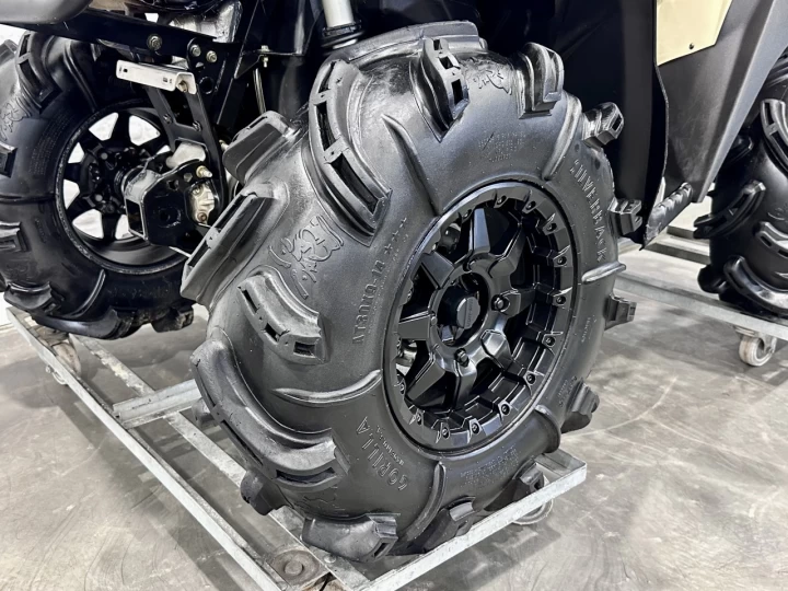 2022 BRP CAN-AM RENEGADE X-MR 650 EFI + 4WD + DPS + FOX + GORILLA 30'' + 2929 KM SEULEMENT + RARE & A1 