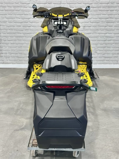 2025 BRP SKI-DOO RENEGADE X-RS 900 TURBO ''R'' 180 H.P + REV GEN5 + 10714 KM + COULEUR RARE & A1 
