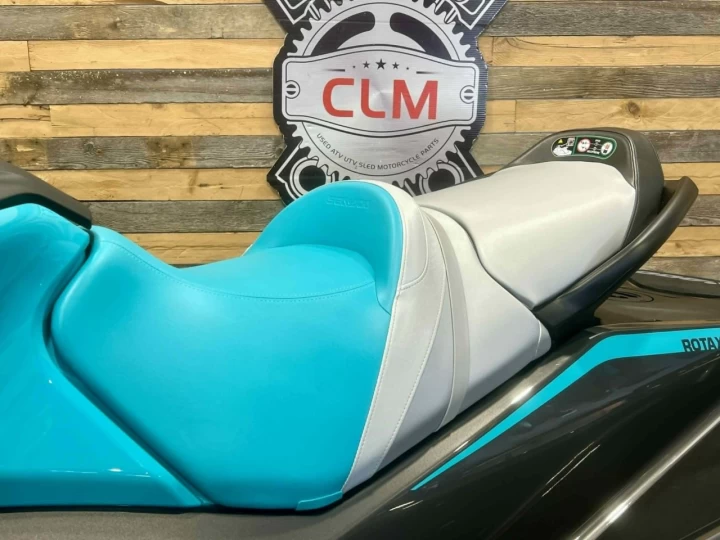 2025 BRP SEA-DOO GTR 230 H.P + IBR + VTS + AUDIO PREMIUM + 3 PASSAGERS + SEULEMENT 59 HR + RARE & A1 
