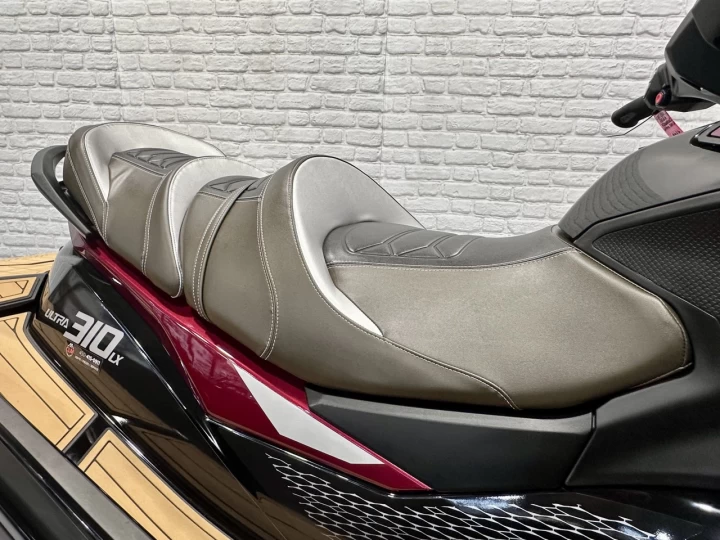 2026 KAWASAKI JET SKI ULTRA 310 LX +JETSOUND AUDIO + SEULEMENT 11 HR + 3 PASSAGERS + TOILE + RARE & A1 