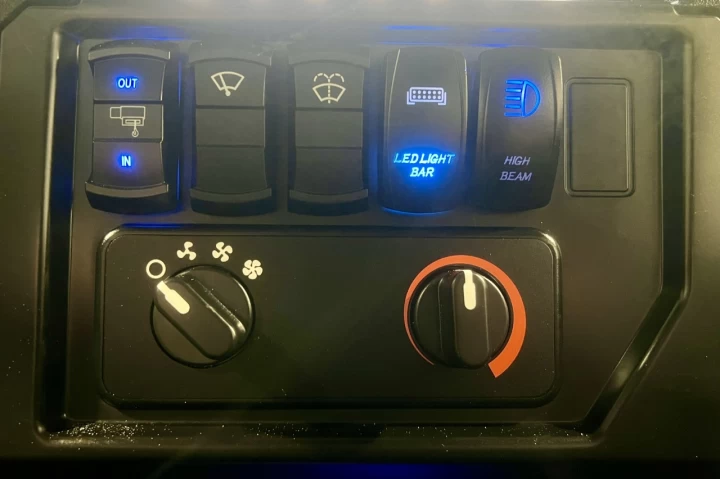 2023 POLARIS GENERAL 4 XP 1000 DLX-DELUXE EDITION + 4X4 + EPS + RIDE COMMAND GPS - AUDIO + 4 PASSAGERS + GARANTIE SEPT 2028 