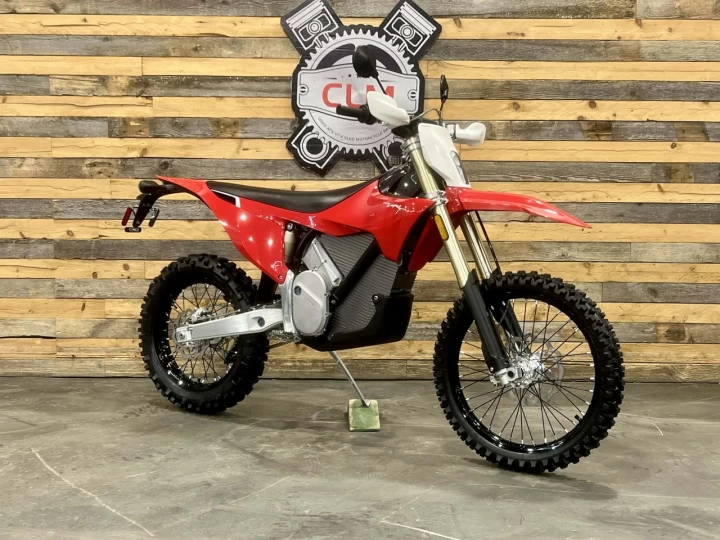 2025 STARK FUTURE VARG EX 60 HP @ 80 HP + LÉGALE SUR LA ROUTE + NEUF 0 KM + GARANTIE 2 ANS 