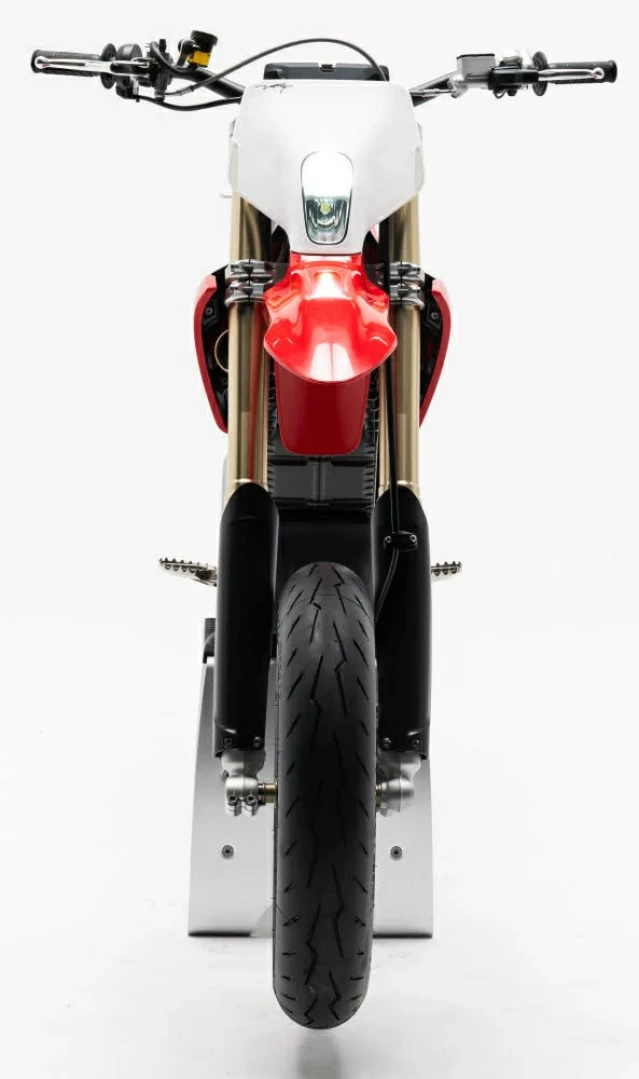 STARK FUTURE VARG SM - SUPERMOTARD + LEGALE SUR LA ROUTE + 60 HP @ 80 HP + 2 ANS DE GARANTIE + QUANTITÉ LIMITÉE  2026