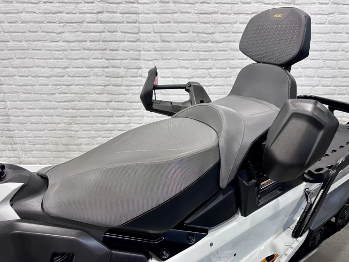 2023 BRP SKI-DOO EXPEDITION S.E = SPECIAL EDITION 900 ACE TURBO EFI 130 HP WT = WIDE TRACK 154'' X 20'' + BANC PASSAGER + 7555 KM + COULEUR RARE & A1 