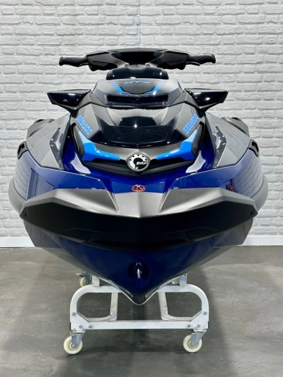 2026 BRP SEA-DOO GTX 230 H.P + IBR + VTS + IDF + ENSEMBLE TECHNOLOGIE + AUDIO + 3 PASSAGERS + 4 HR SEULEMENT + RARE & A1 