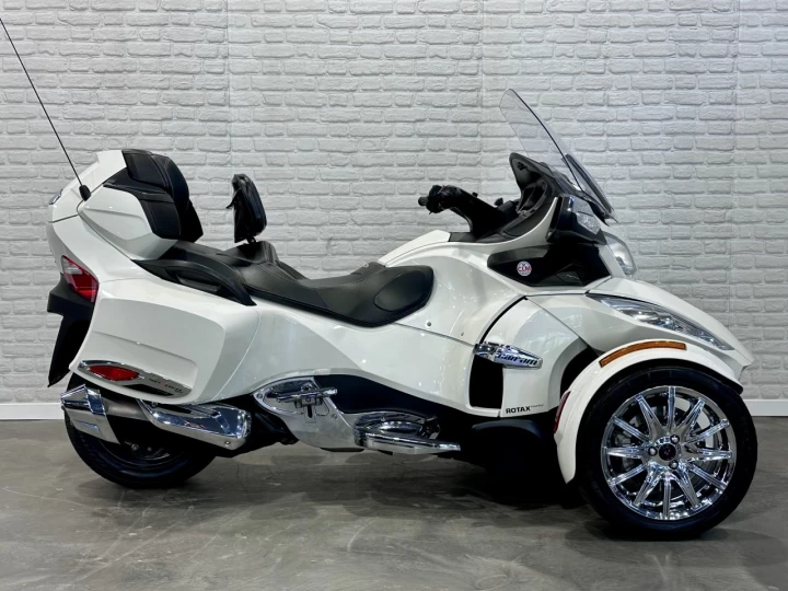 2013 BRP CAN-AM SPYDER RT LIMITED SE-5 (SEMI-AUTOMATIQUE + ENSEMBLE CHROME + DOSSIER + 43092 KM + RARE & A1 