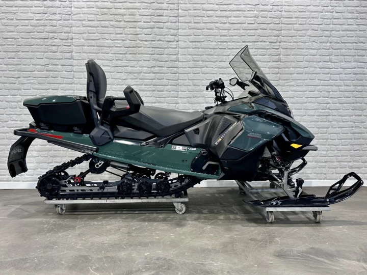 2024 BRP SKI-DOO GRAND TOURING L.E = LIMITED EDITION + ENSEMBLE LUXE + 900 ACE EFI 137'' AIR RIDE + ECRAN 10'' + SEULEMENT 478 KM + RARE & A1 