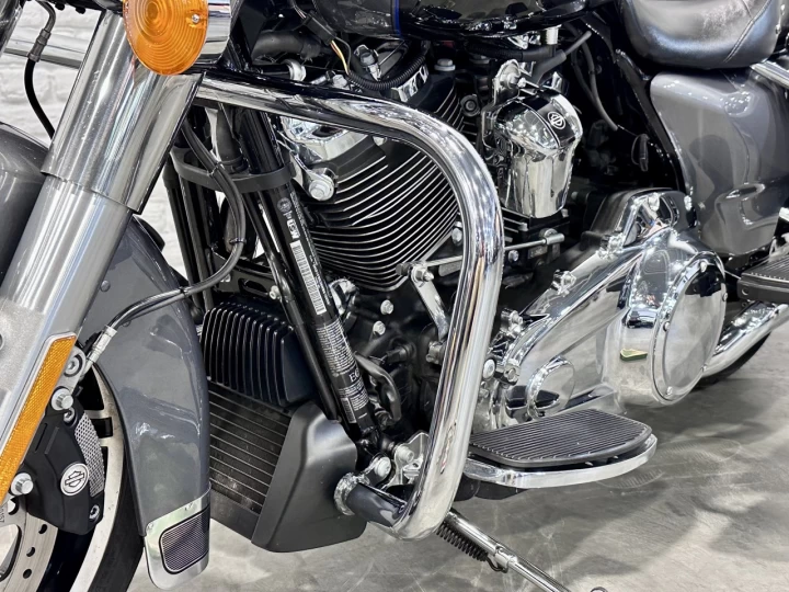 2022 HARLEY DAVIDSON FLHR ROAD KING 107 p.c = 1746 cc EFI + SEULEMENT 29173 KM + RARE & A1 