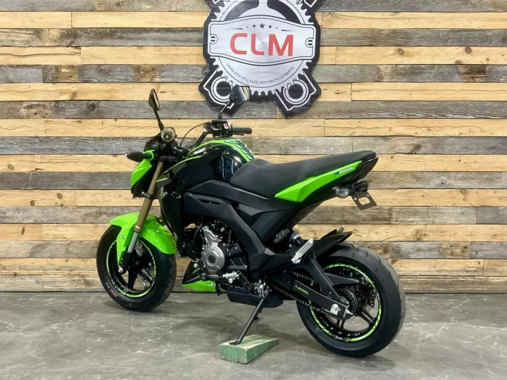 2017 KAWASAKI Z125 PRO + 4 VITESSES + SEULEMENT 4394 KM + RARE & CONDITION A1 