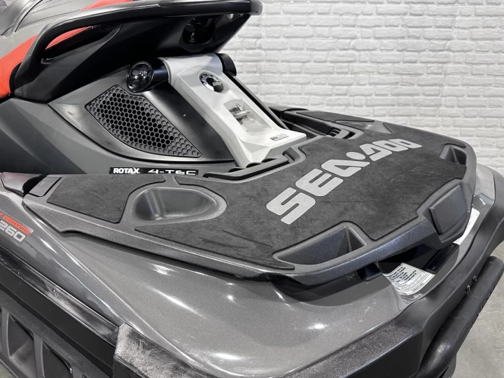 2013 BRP SEA-DOO GTX LIMITED 260 HP I.S = SUSPENSION INTELLIGENTE + IBR + VTS + SEULEMENT 136 HR + 3 PASSAGERS + RARE & A1 
