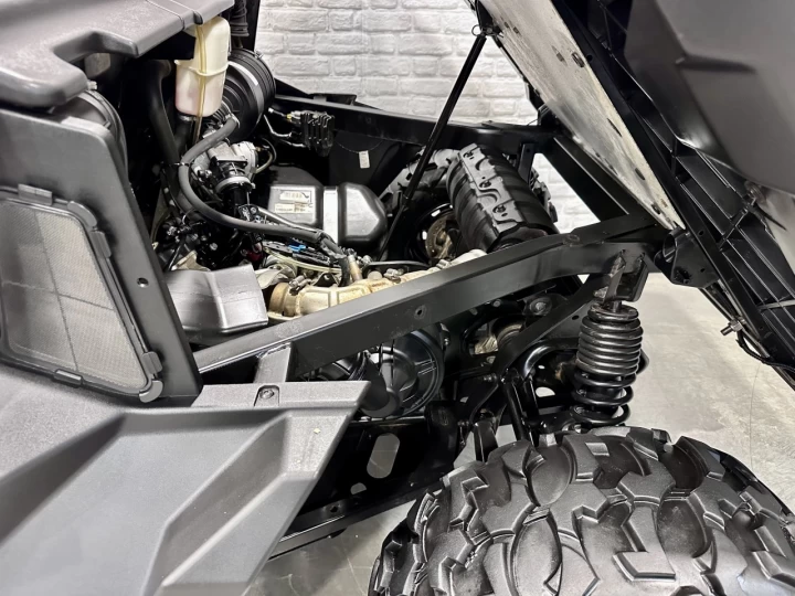 2017 BRP CAN-AM DEFENDER HD-5 EFI + 4WD + DPS + 3 PASSAGERS + SEULEMENT 4697 KM + RARE & PROPRE 
