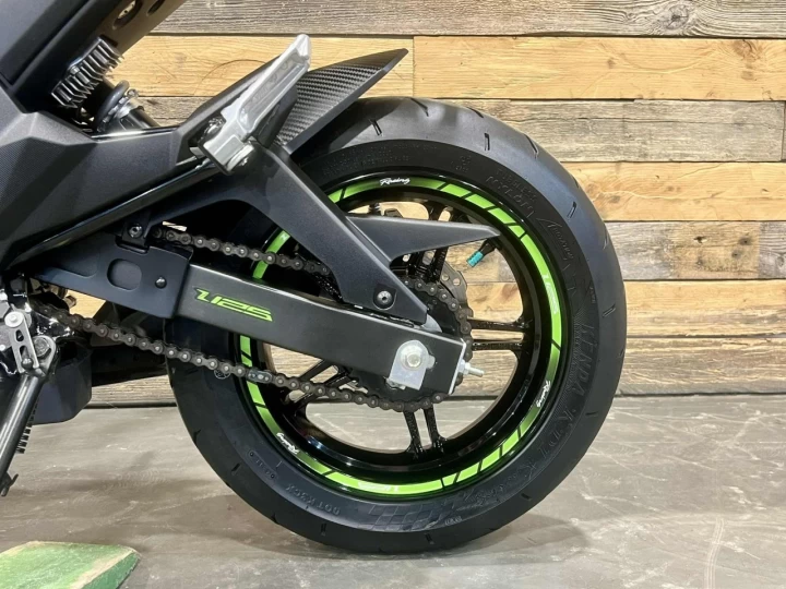 2017 KAWASAKI Z125 PRO + 4 VITESSES + SEULEMENT 4394 KM + RARE & CONDITION A1 