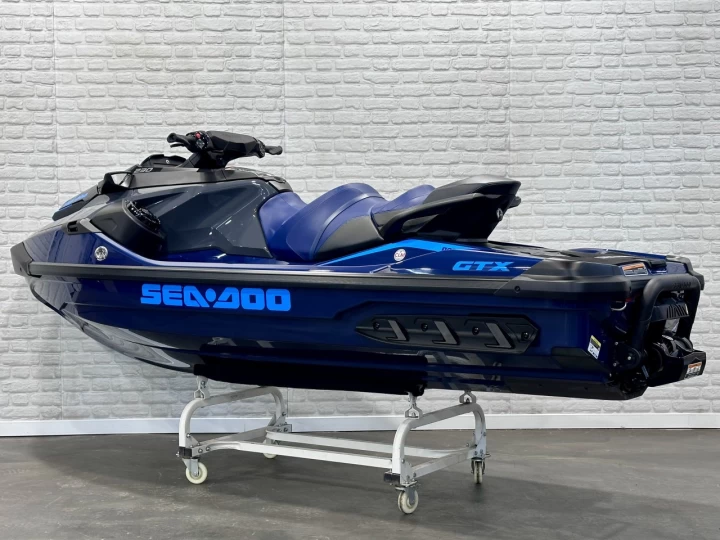 2026 BRP SEA-DOO GTX 230 H.P + IBR + VTS + IDF + ENSEMBLE TECHNOLOGIE + AUDIO + 3 PASSAGERS + 4 HR SEULEMENT + RARE & A1 