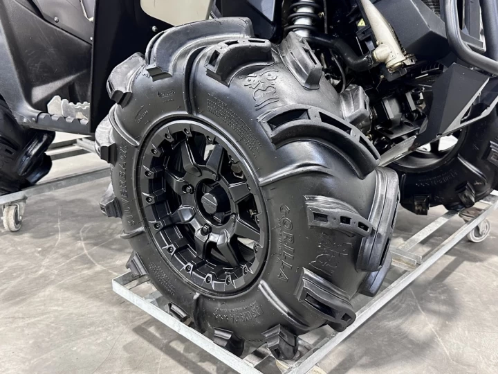 2022 BRP CAN-AM RENEGADE X-MR 650 EFI + 4WD + DPS + FOX + GORILLA 30'' + 2929 KM SEULEMENT + RARE & A1 
