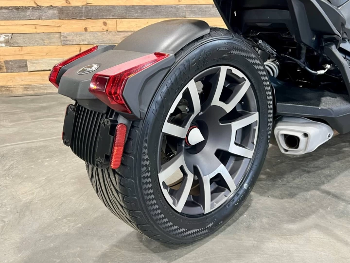 2021 BRP CAN-AM RYKER 900 EDITION RALLY + SUSPENSION KYB + BANC 2 PLACES + PARE BRISE 