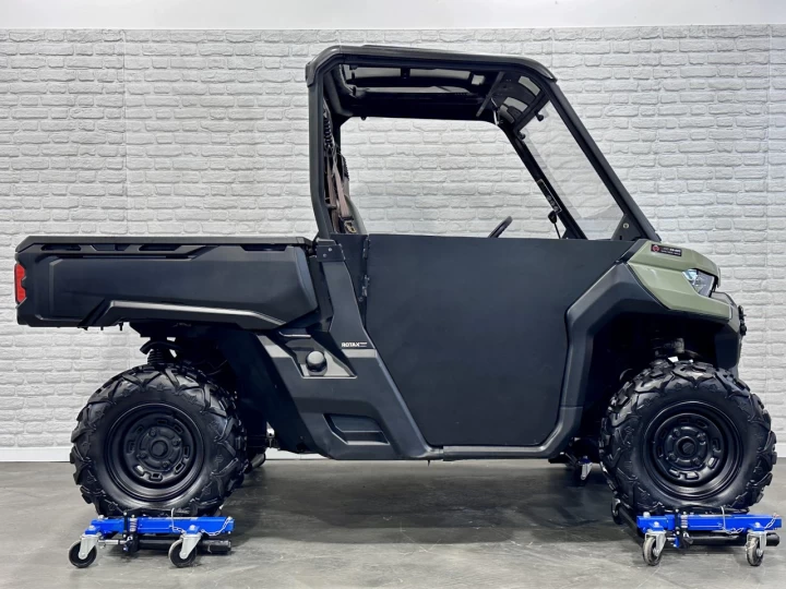 2017 BRP CAN-AM DEFENDER HD-5 EFI + 4WD + DPS + 3 PASSAGERS + SEULEMENT 4697 KM + RARE & PROPRE 