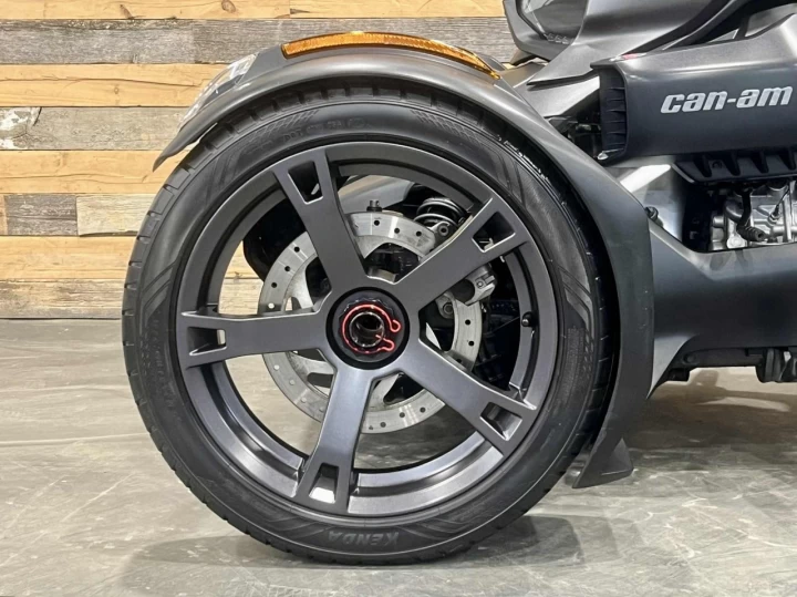 2019 BRP CAN-AM RYKER 600 ACE EFI + PARE-BRISE + COFFRE DE STORAGE + DAMPER + 23714 KM 