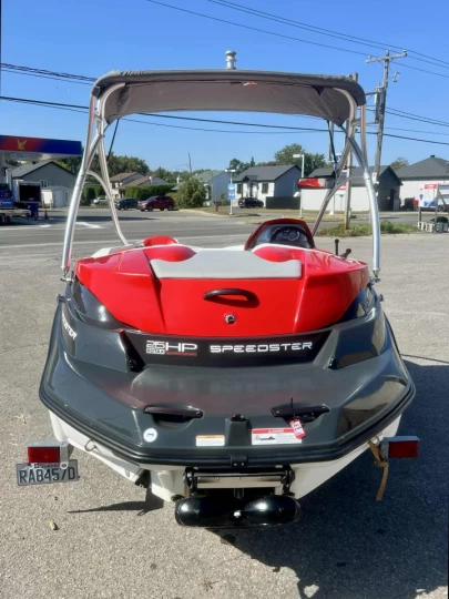 2007 BRP SEA-DOO SPEEDSTER 150 ROTAX 215 HP + TOUR + TOIT BIMINI + RADIO + REMORQUE + SEULEMENT 98 HEURES 